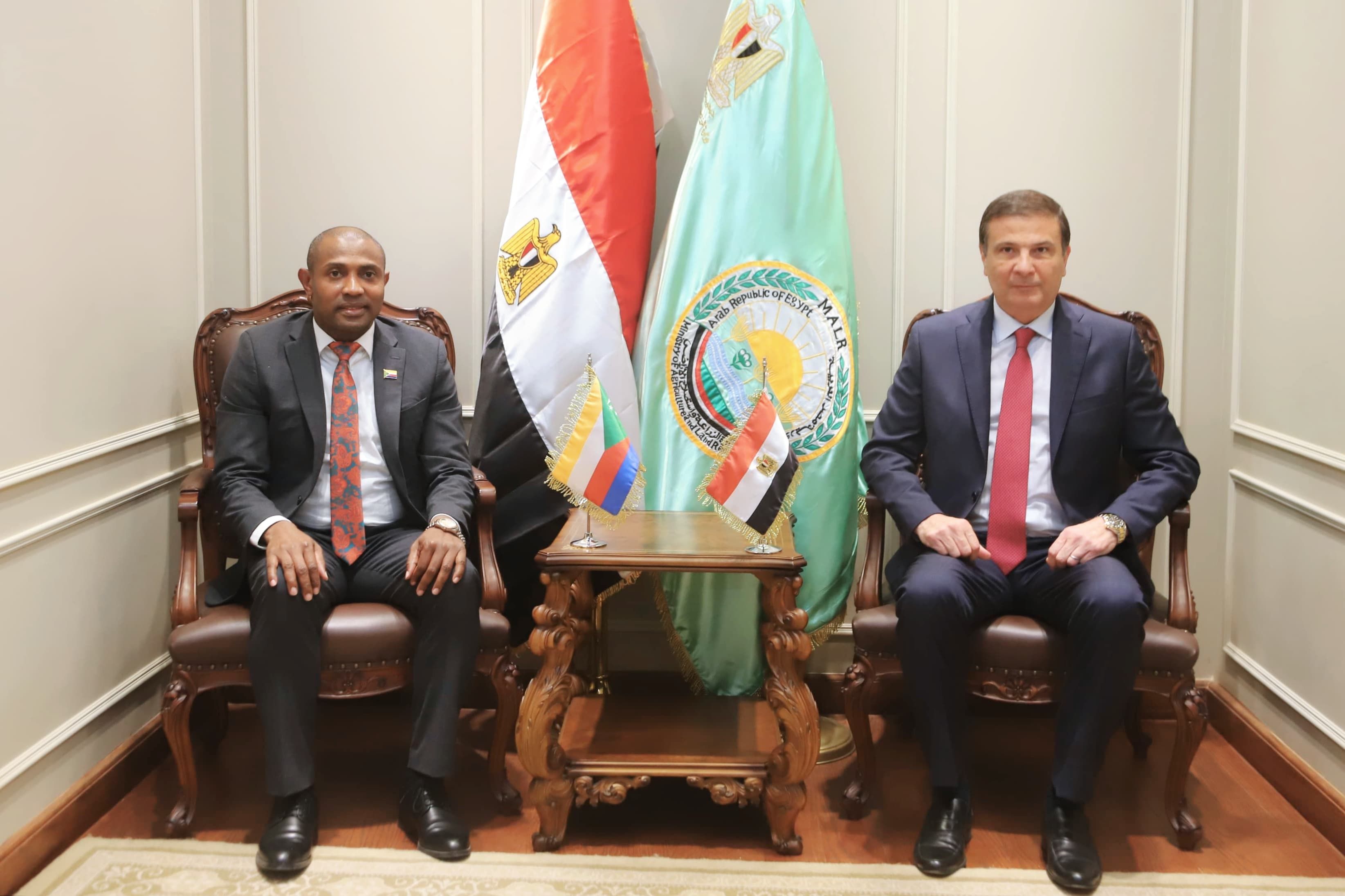 وزير الزراعة يبحث مع وزير الخارجية والتعاون الدولي بجزر القمر وزير الزراعة يبحث مع وزير الخارجية والتعاون الدولي بجزر القمر