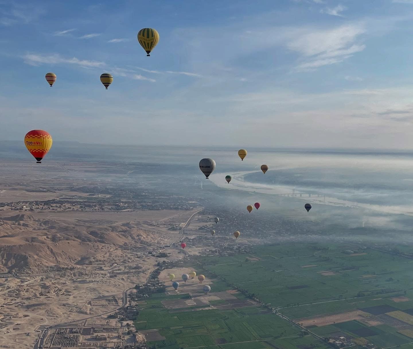 التحليق اليومى لرحلات البالون الطائر غرب الأقصر التحليق اليومى لرحلات البالون الطائر غرب الأقصر