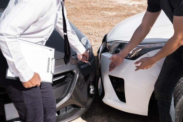 men-discussing-cars_1048944-11658193.jpg