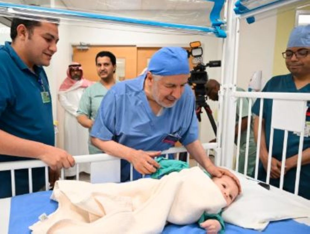 بدء عملية فصل التوأم الطفيلي المصري محمد عبدالرحمن جمعة - واس