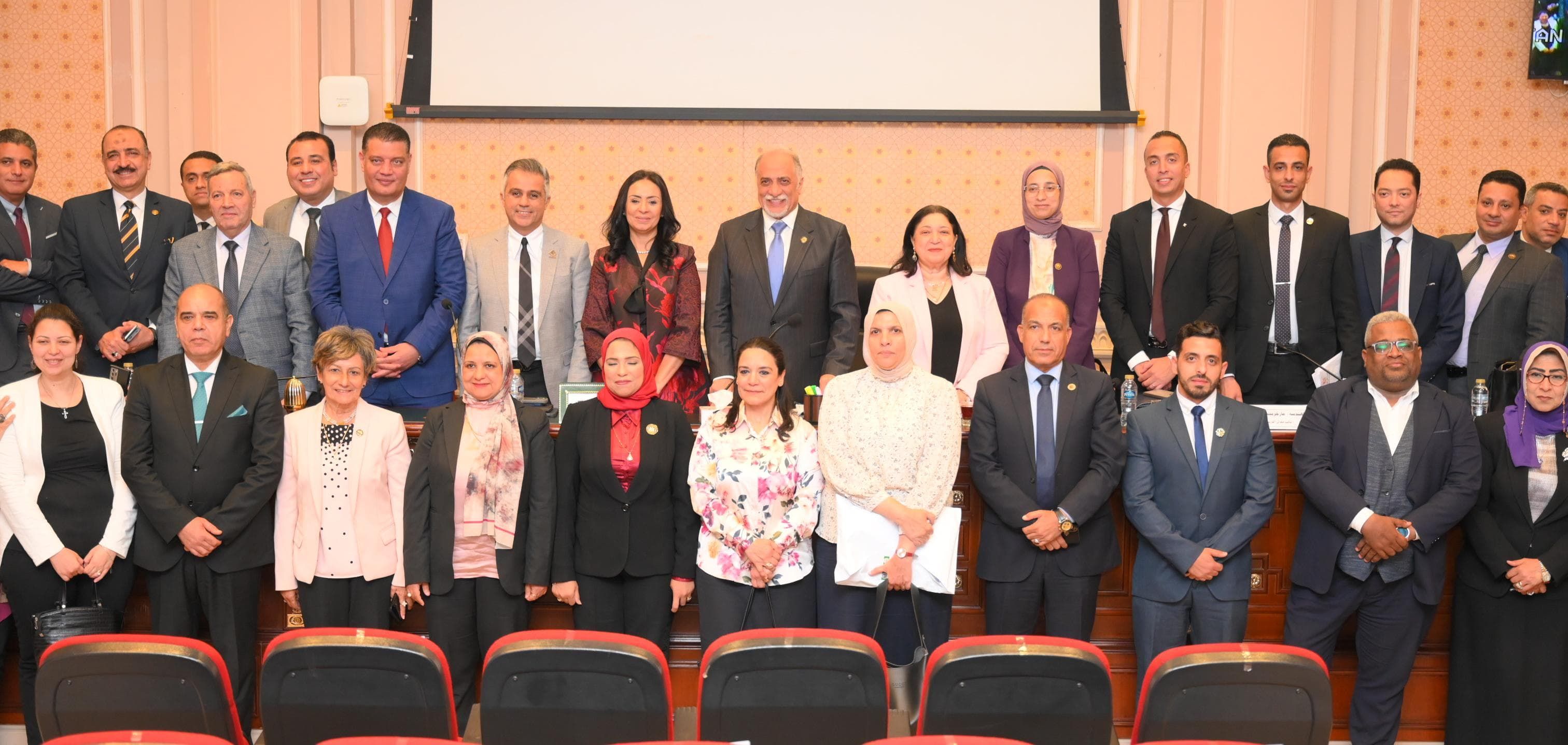 صورة تذكارية عقب مناقشة مشروع موازنة العام المالي 2025-2026 صورة تذكارية عقب مناقشة مشروع موازنة العام المالي 2025-2026