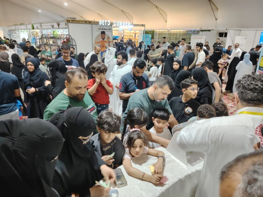 برامج تثقيفية وعيادات بيطرية تجذب 20 ألف زائر في ”عالم الحيوانات“