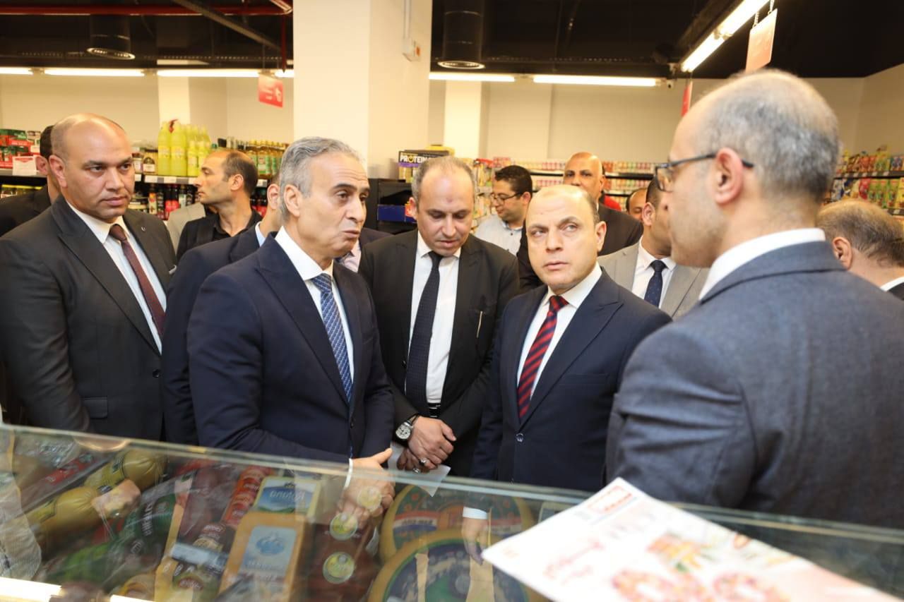 محافظ كفر الشيخ ورئيس جهاز حماية المستهلك يتفقدان الاسوق محافظ كفر الشيخ ورئيس جهاز حماية المستهلك يتفقدان الاسوق