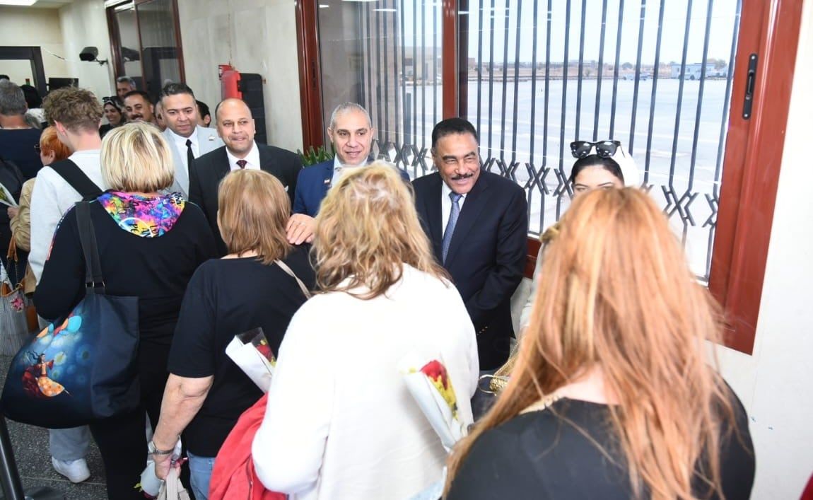 محافظ مطروح يستقبل أول افواج السياحة الخارجية بمطار مطروح محافظ مطروح يستقبل أول افواج السياحة الخارجية بمطار مطروح