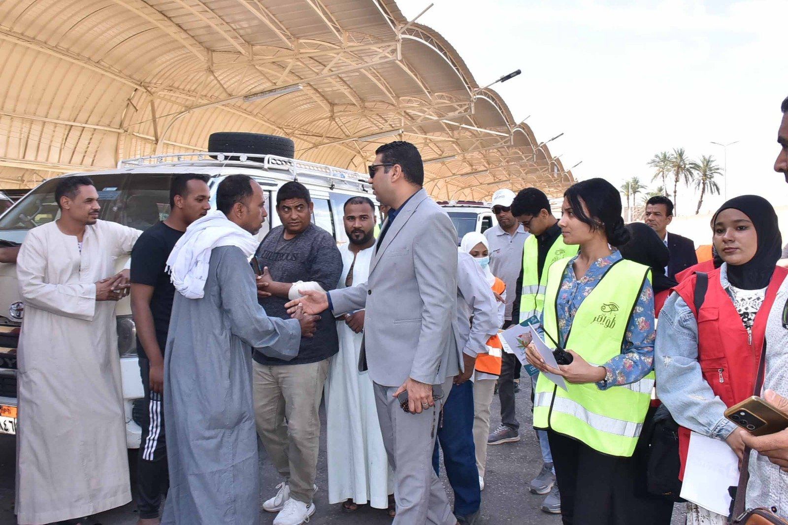 نائب محافظ الأقصر يشارك بحملة خطوات ضد الإدمان بمواقف السيارات نائب محافظ الأقصر يشارك بحملة خطوات ضد الإدمان بمواقف السيارات