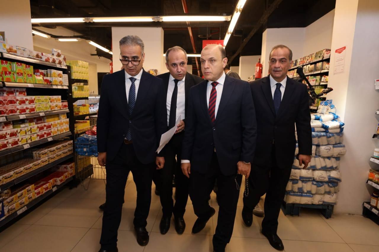 جانب من جولة المحافظ جانب من جولة المحافظ