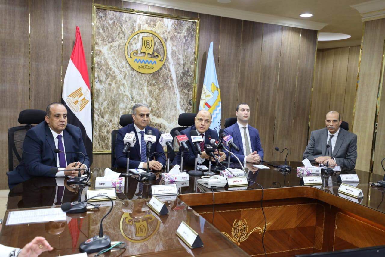 محافظ كفر الشيخ ورئيس جهاز حماية المستهلك يعقدان اجتماع مع أعضاء الغرفة التجارية محافظ كفر الشيخ ورئيس جهاز حماية المستهلك يعقدان اجتماع مع أعضاء الغرفة التجارية