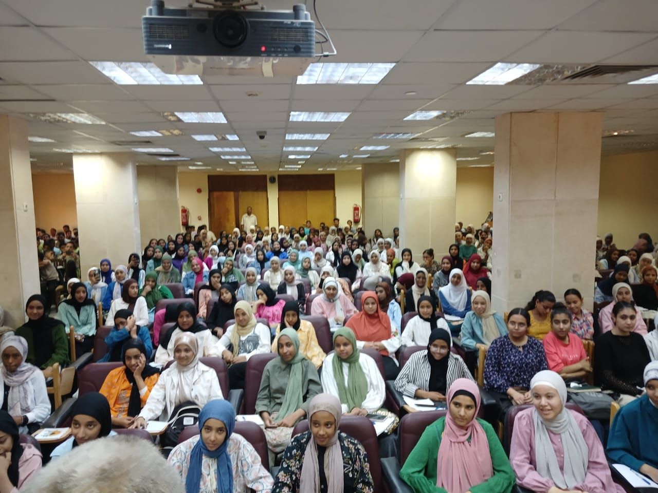 قوافل المراجعة النهائية المجانية لطلاب الشهادة الإعدادية قوافل المراجعة النهائية المجانية لطلاب الشهادة الإعدادية