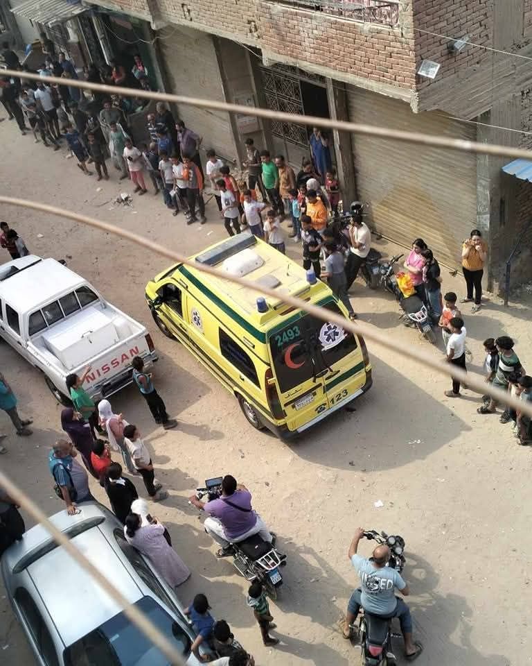 حريق داخل مصنع فى مدينة السلام (1) حريق داخل مصنع فى مدينة السلام (1)