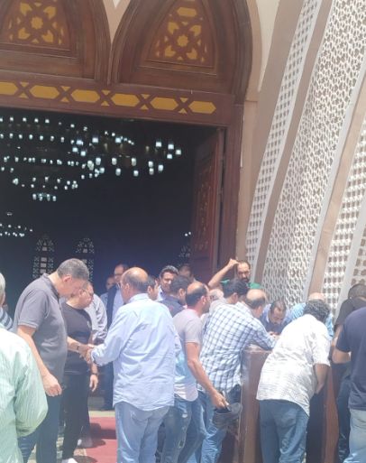 صورة من الجنازة صورة من الجنازة