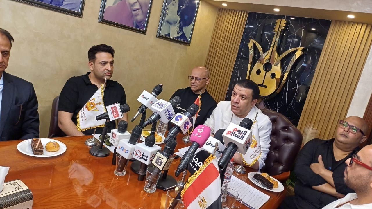 تامر حسين والمالكي يحضرون اجتماع نقيب الموسيقيين بشأن الأمور الخاصة بجمعية المؤلفين والملحنين (2) تامر حسين والمالكي يحضرون اجتماع نقيب الموسيقيين بشأن الأمور الخاصة بجمعية المؤلفين والملحنين (2)
