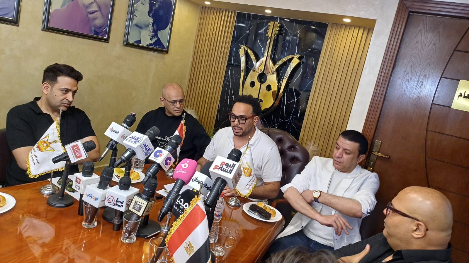 مصطفى كامل يعلن فتح شعبة للشعراء في نقابة الموسيقيين (1) مصطفى كامل يعلن فتح شعبة للشعراء في نقابة الموسيقيين (1)
