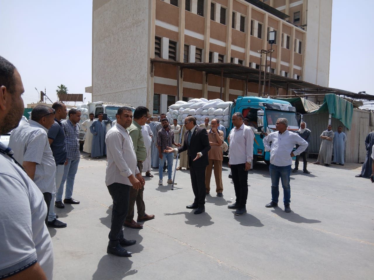 الإنتهاء من توريد 6500 طن قمح لشون وصوامع إسنا وأرمنت الإنتهاء من توريد 6500 طن قمح لشون وصوامع إسنا وأرمنت