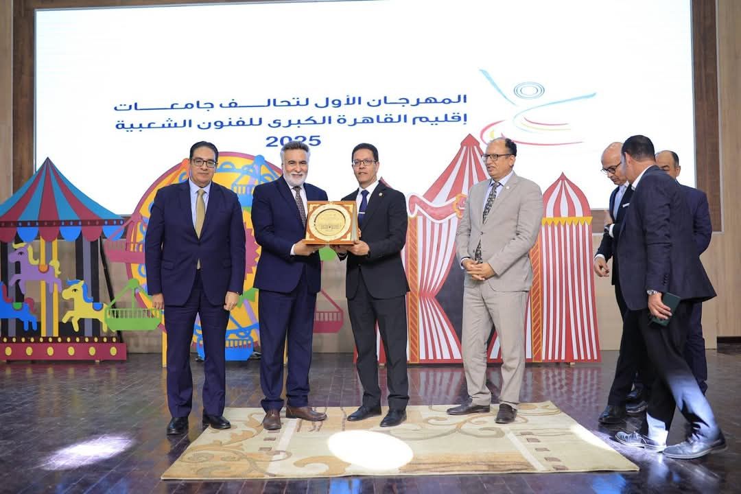 تكريم الفنان طارق الدسوقي تكريم الفنان طارق الدسوقي