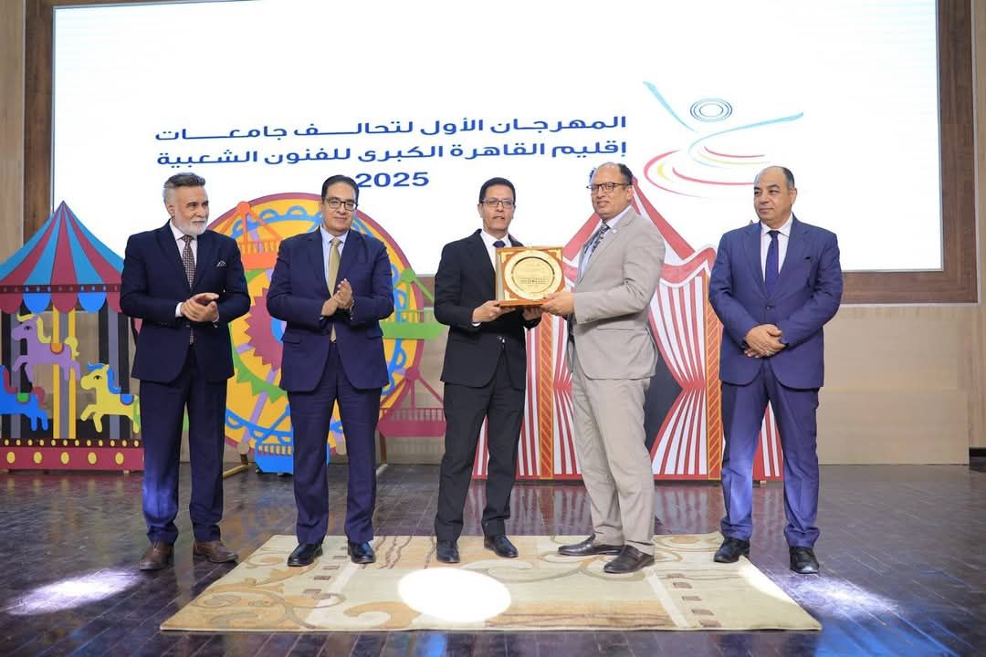 خلال التكريمات خلال التكريمات