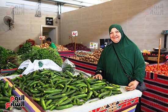 بائعة بالسوق بائعة بالسوق