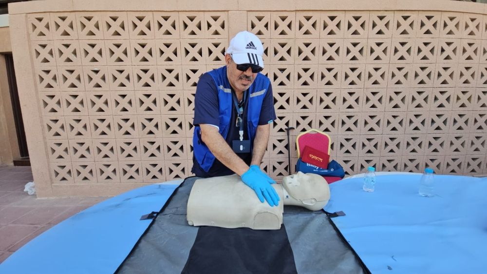 إنقاذ حياة ب 30 ضغطة.. مدرب يفصّل خطوات الإنعاش القلبي