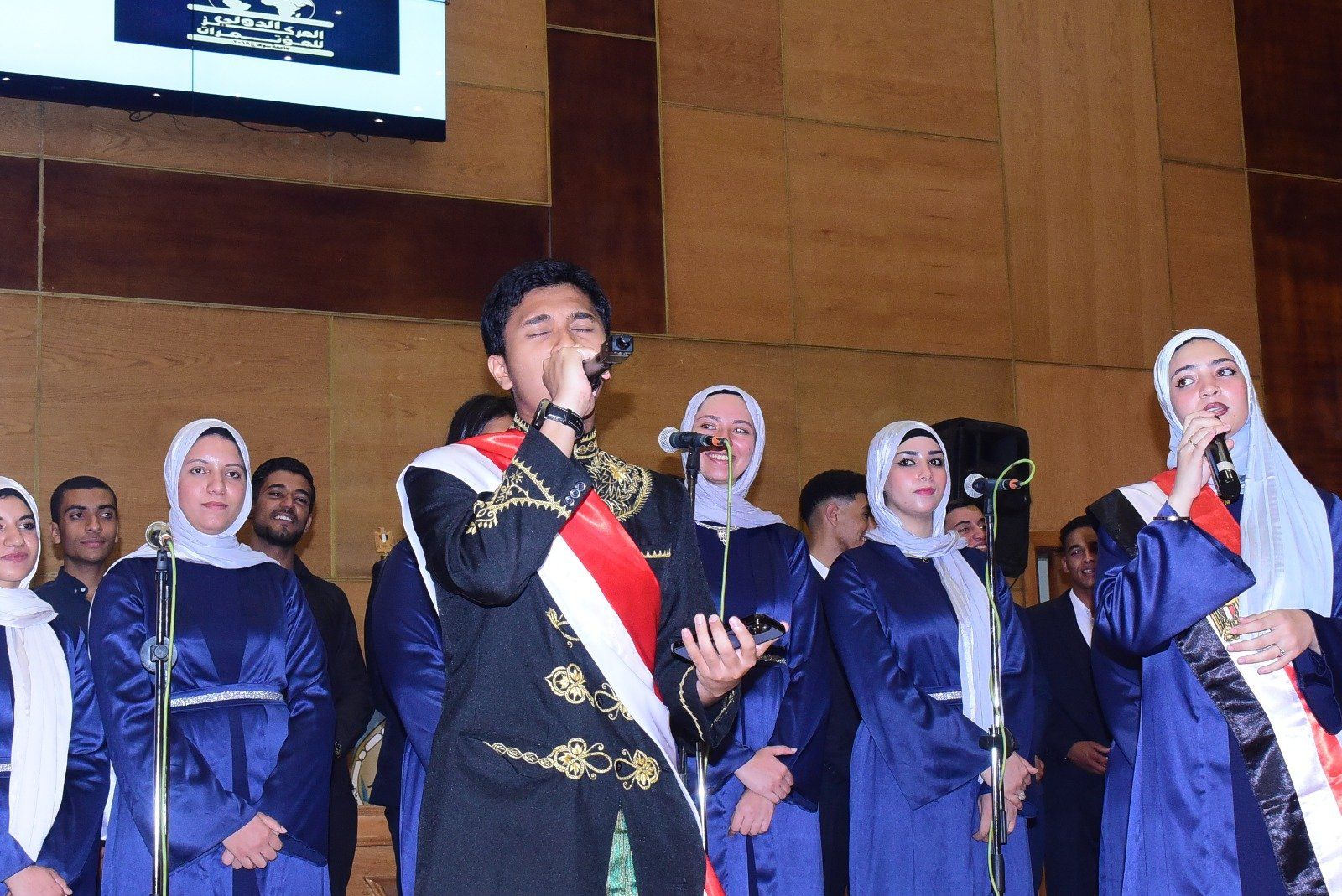 حفل فنى بجامعة سوهاج حفل فنى بجامعة سوهاج