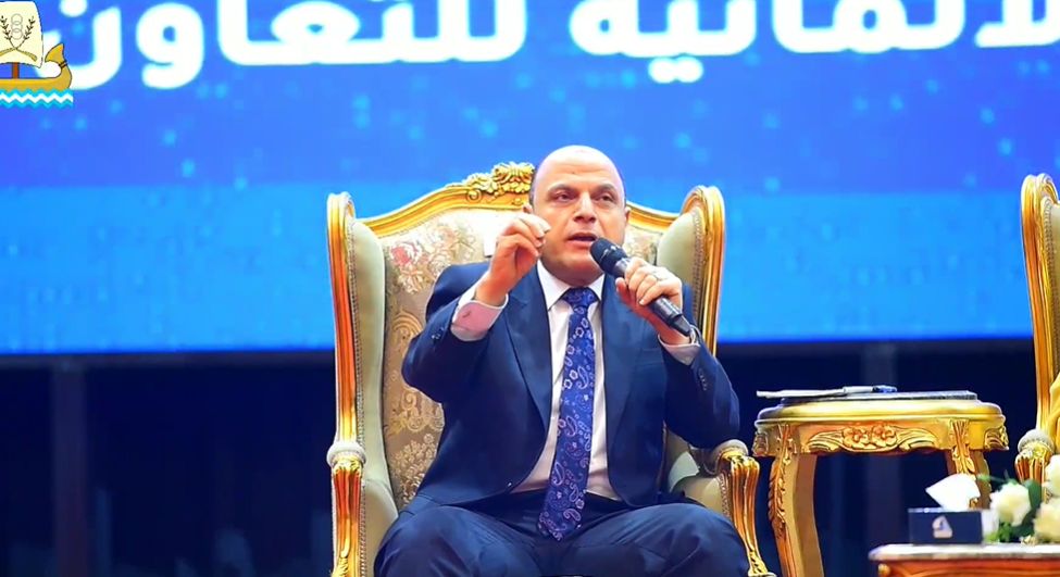 محافظ كفر الشيخ خلال رده على استفسارات الحضور محافظ كفر الشيخ خلال رده على استفسارات الحضور