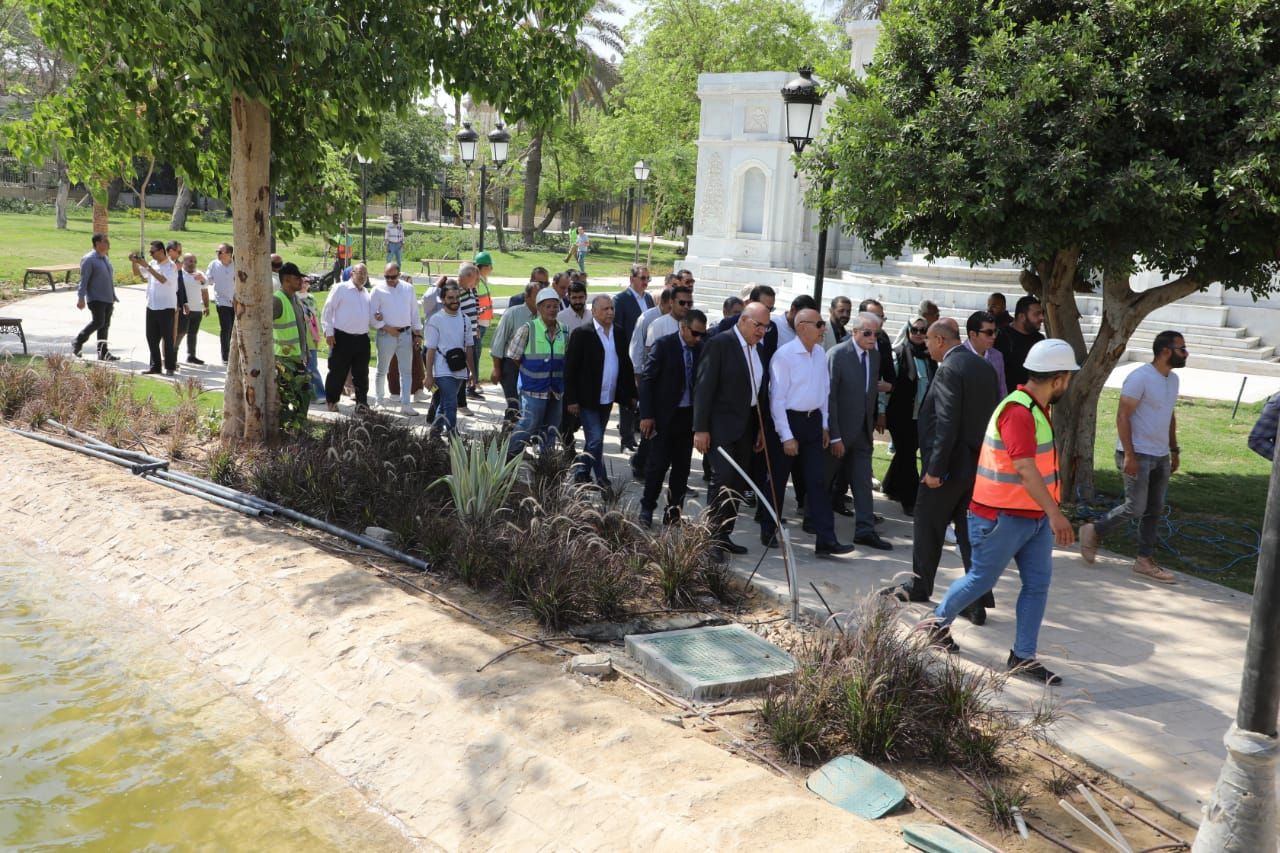 متابعة أعمال التطوير الجارية بحديقة الأزبكية متابعة أعمال التطوير الجارية بحديقة الأزبكية
