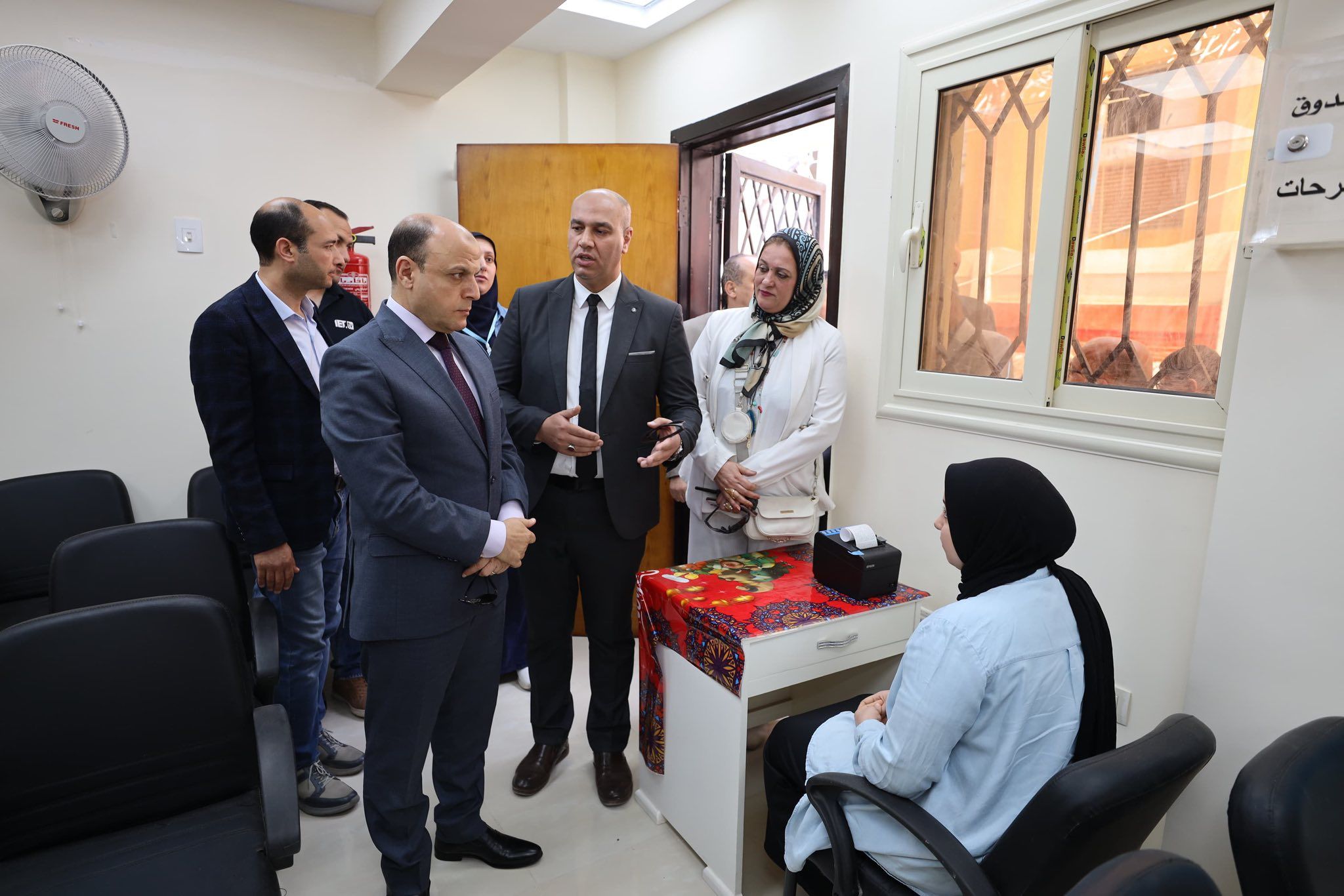 محافظ كفر الشيخ يتابع العمل بمكتب خدمة المواطنين بإبشان محافظ كفر الشيخ يتابع العمل بمكتب خدمة المواطنين بإبشان