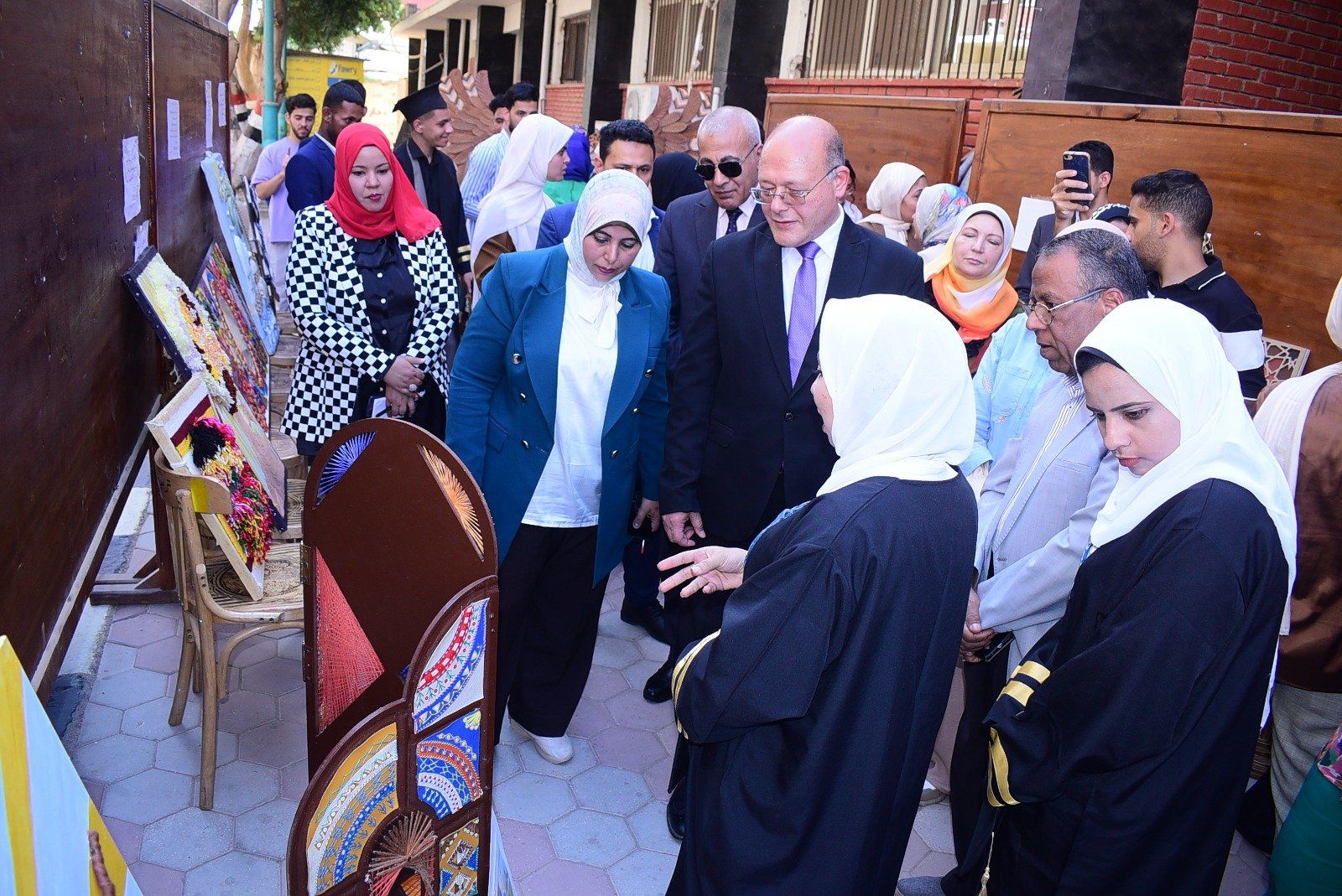 رئيس الجامعة بجولة تفقدية رئيس الجامعة بجولة تفقدية
