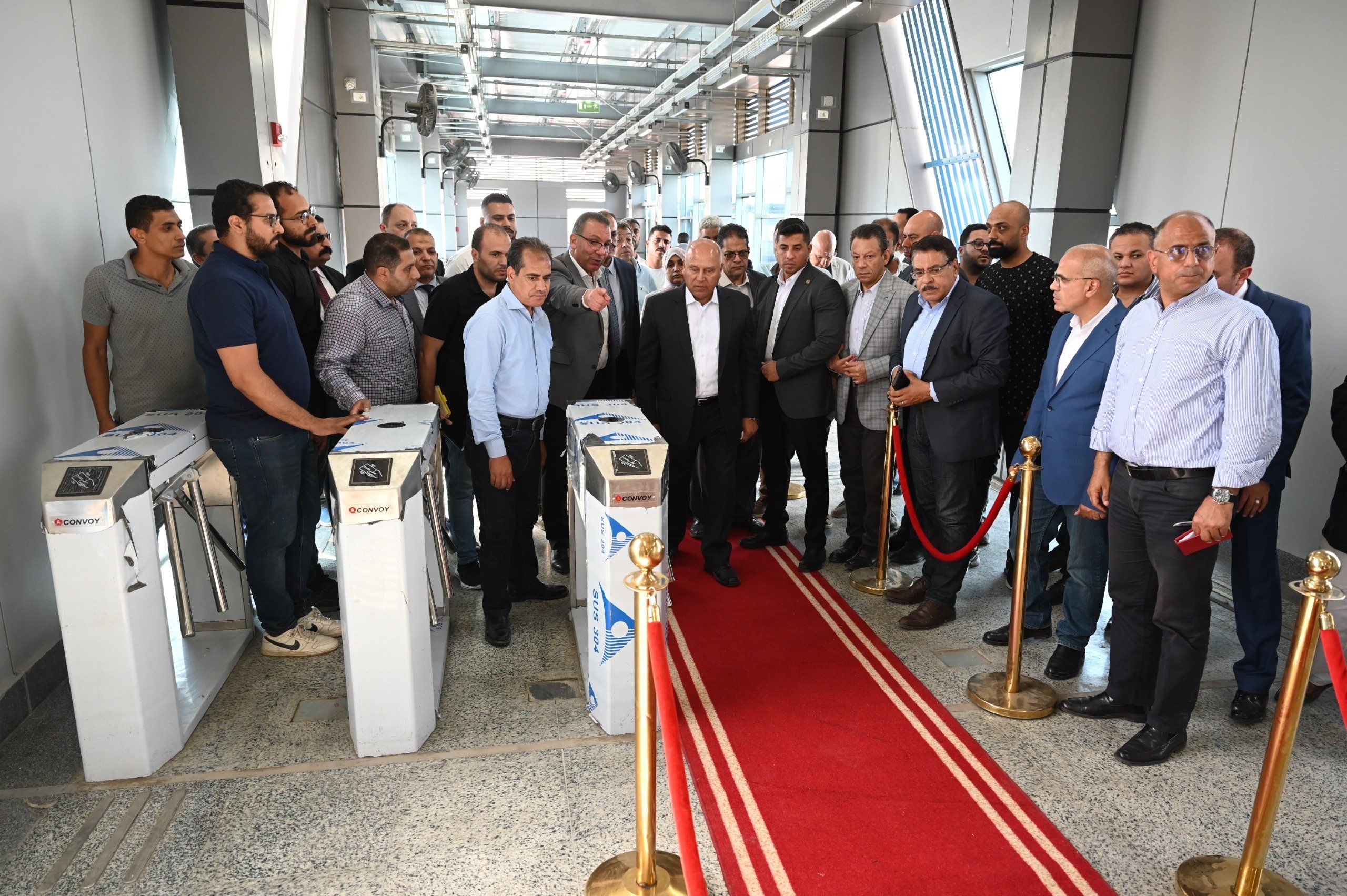 المحطة بها بوابات للتذاكر المحطة بها بوابات للتذاكر