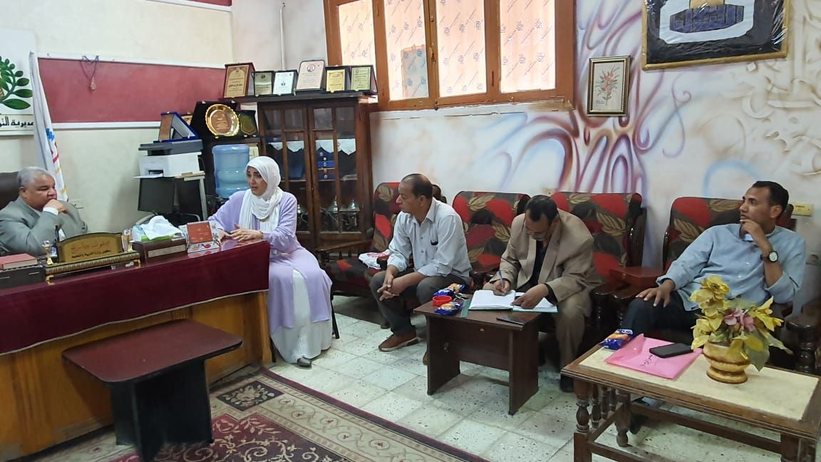 اجتماع مجلس الأمناء والآباء والمعلمين استعداداً لإمتحانات نهاية العام اجتماع مجلس الأمناء والآباء والمعلمين استعداداً لإمتحانات نهاية العام