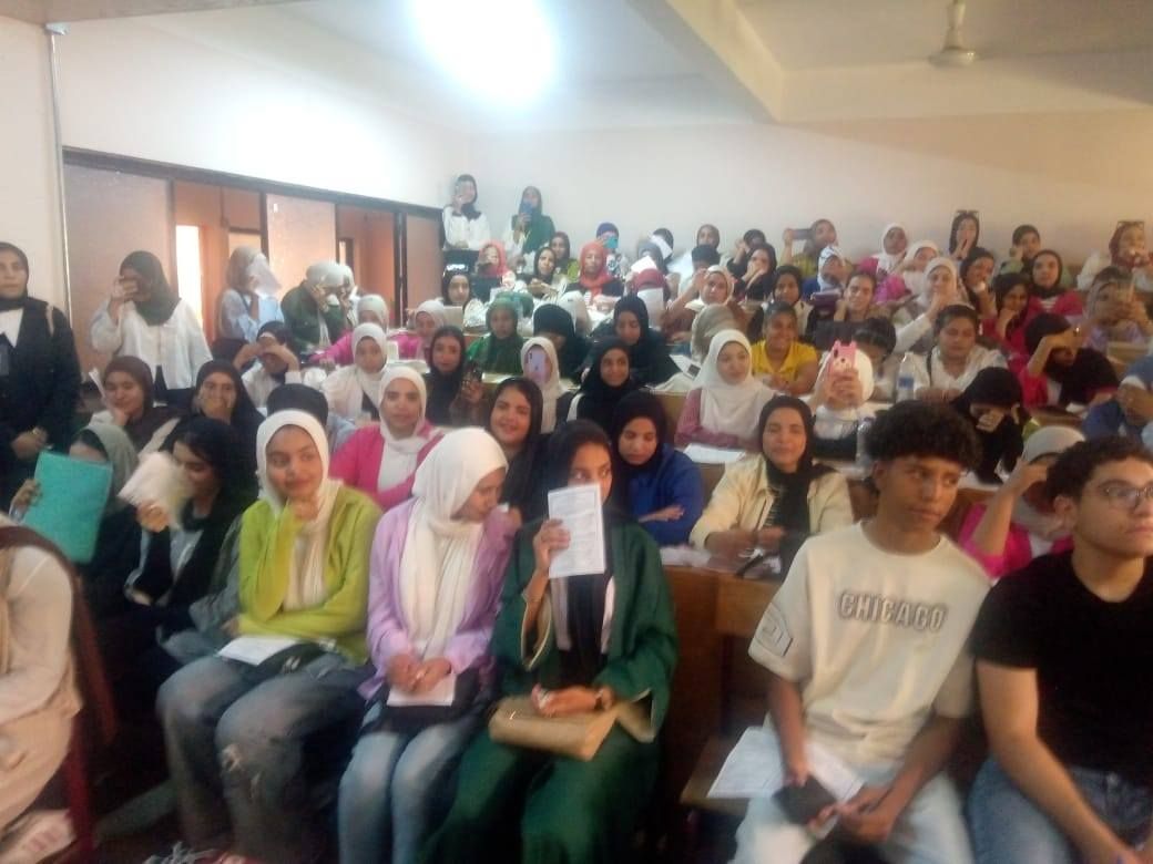 بدء قوافل المراجعة النهائية لطلاب التعليم الفني قبل امتحانات نهاية العام بدء قوافل المراجعة النهائية لطلاب التعليم الفني قبل امتحانات نهاية العام