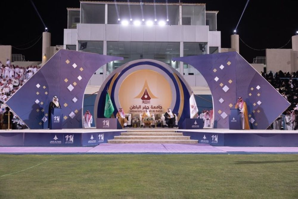 أمير الشرقية يرعى حفل تخريج 4966 طالباً وطالبة في جامعة حفر الباطن - اليوم