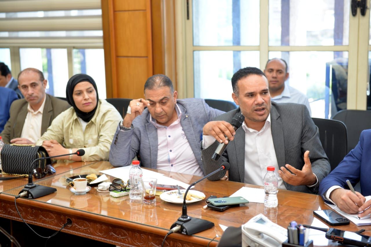 الصحفيون والاعلاميون خلال لقاء المحافظ الصحفيون والاعلاميون خلال لقاء المحافظ