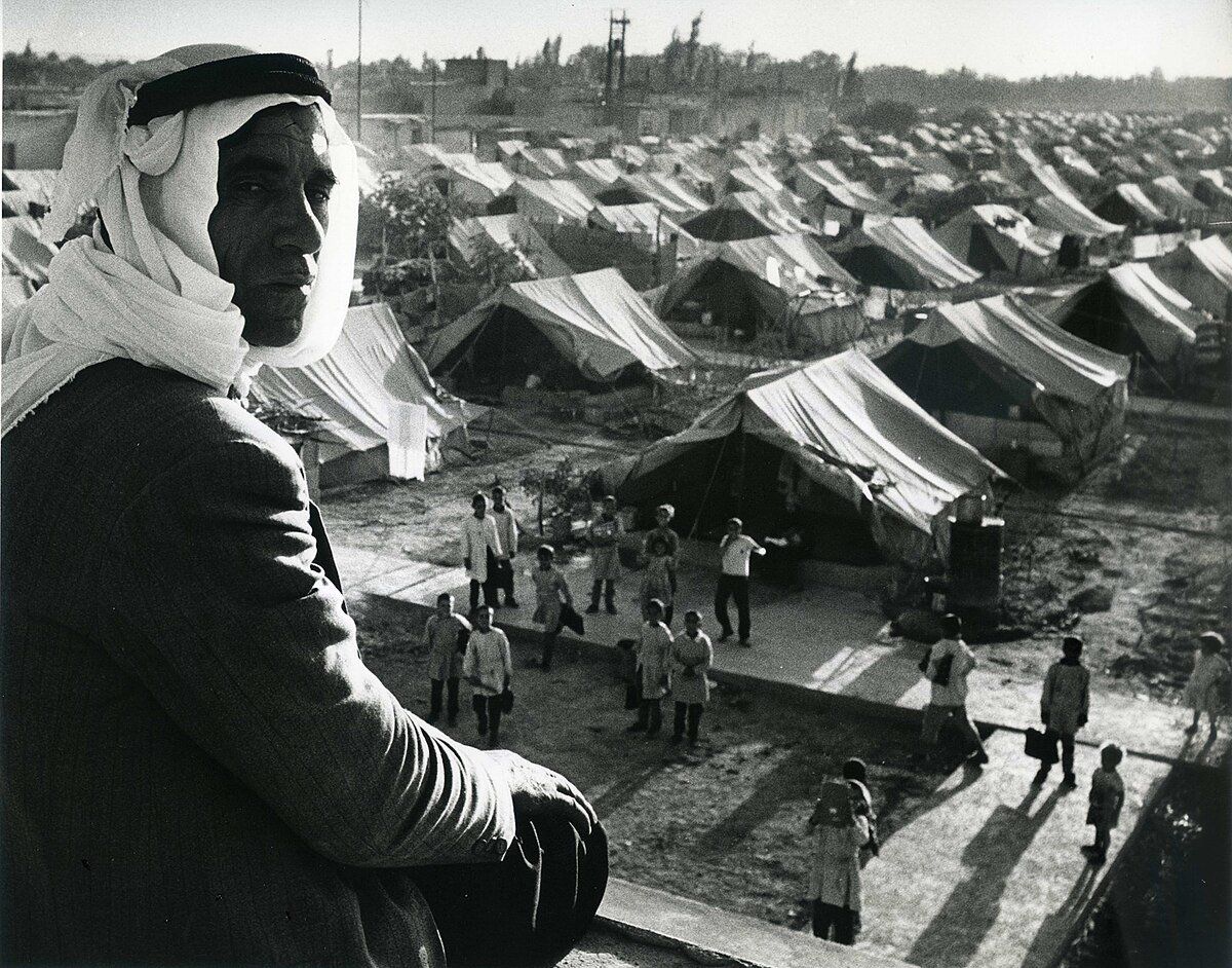 فلسطيني يتذكر وطنه فلسطيني يتذكر وطنه