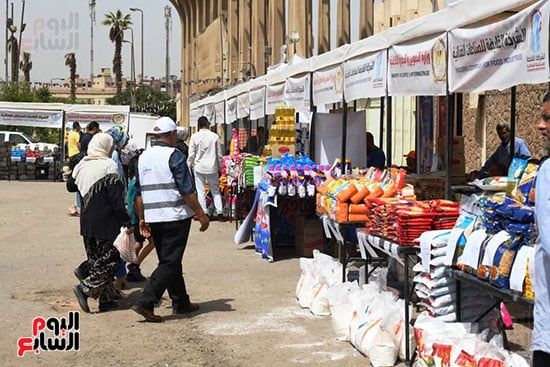 المنتجات الغذائية داخل السوق المنتجات الغذائية داخل السوق