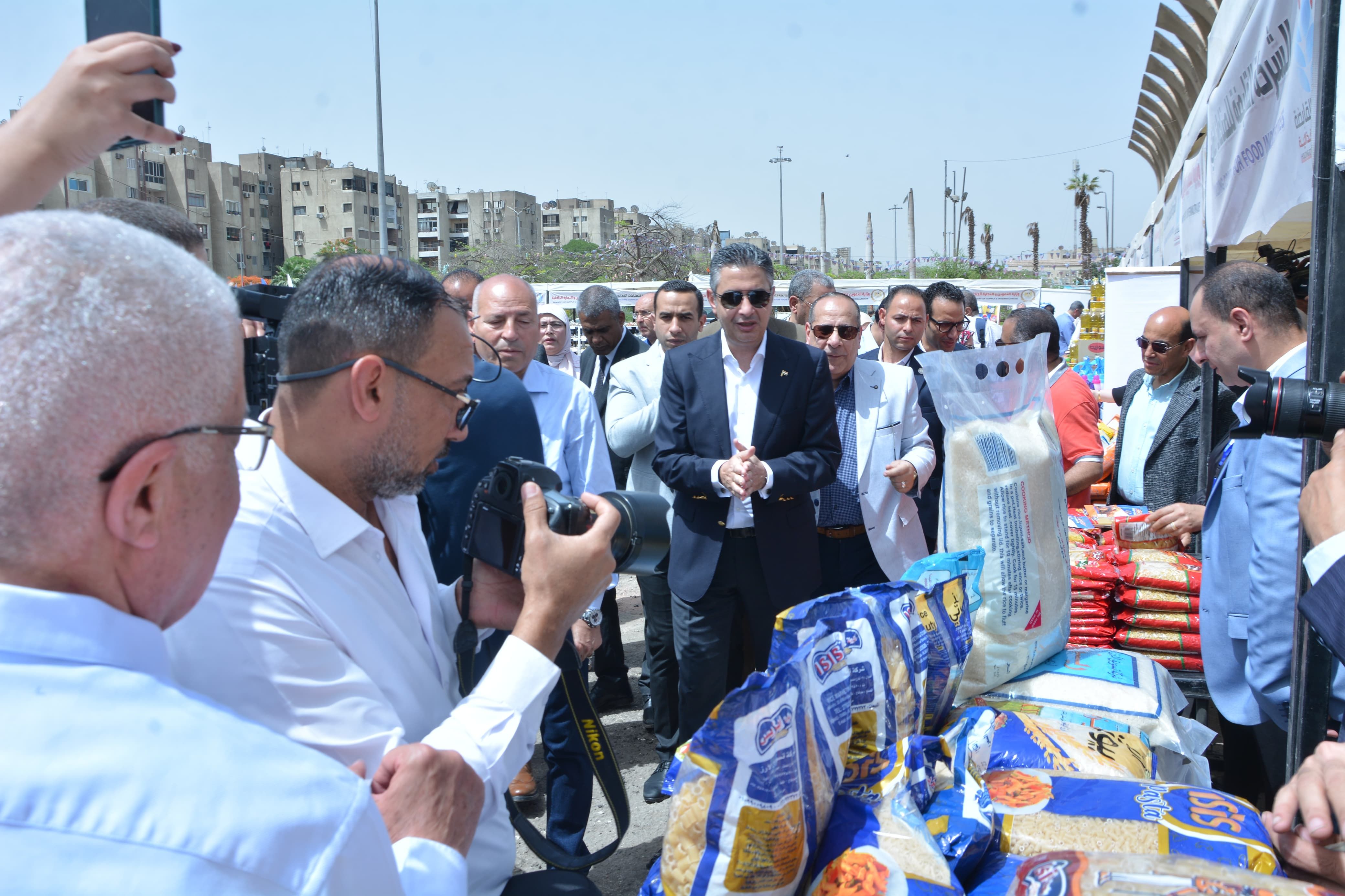 تنفيذ المرحلة الثانية من مبادرة “أسواق اليوم الواحد” بمدنية نصر تنفيذ المرحلة الثانية من مبادرة “أسواق اليوم الواحد” بمدنية نصر