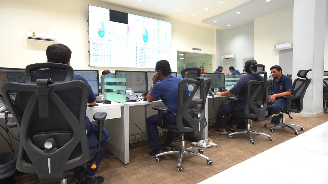 غرفة عمليات الهلال الأحمر عيون ساهرة على خدمة الحجاج 