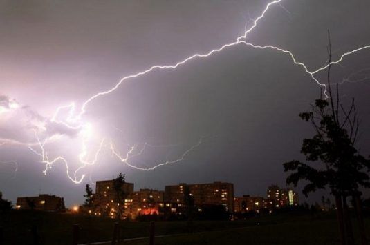 12 ساعة من الغبار والأمطار على 4 مناطق