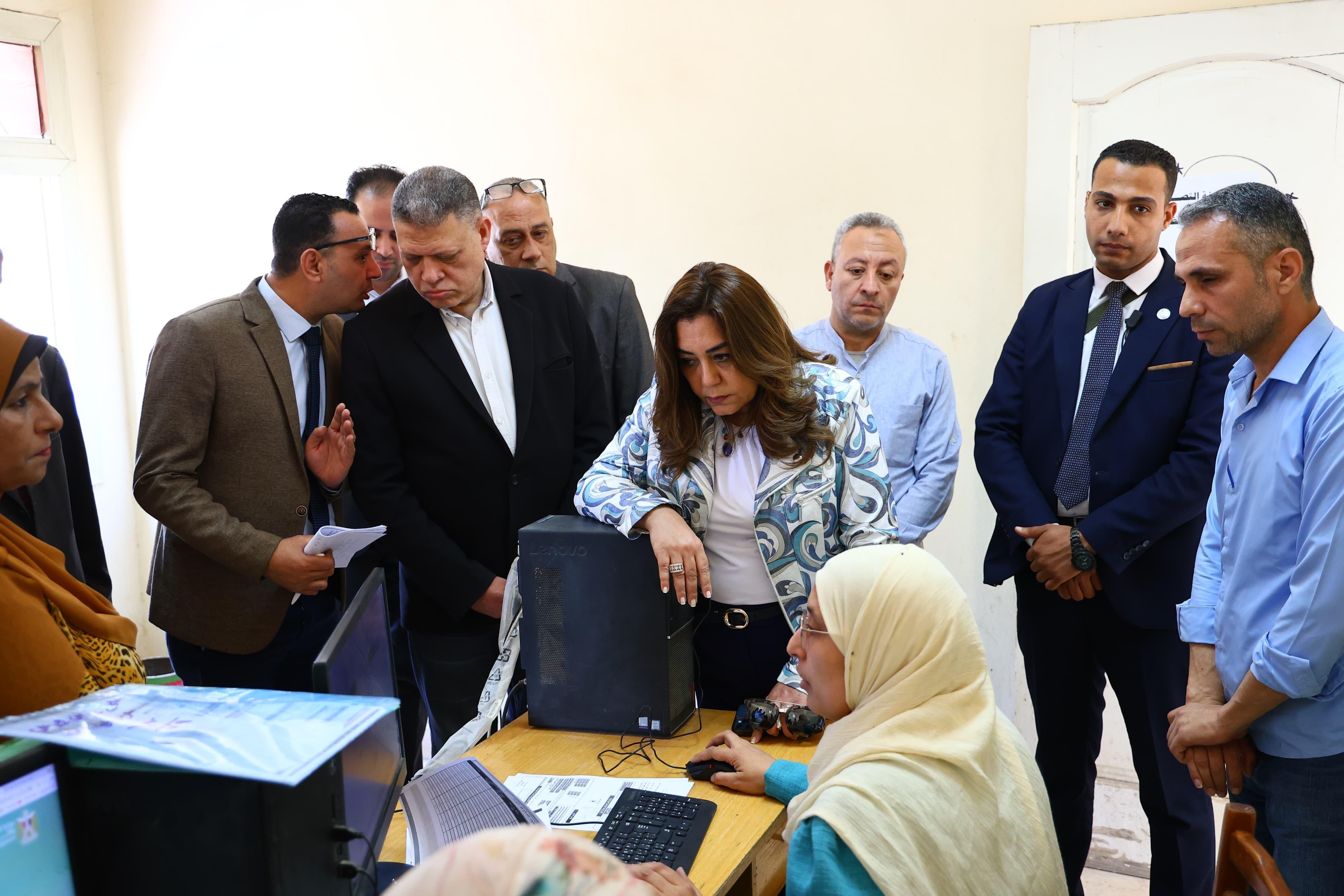 وزيرة التنمية المحلية تقوم بجولة مفاجئة على مركز ومدينة الصف بمحافظة الجيزة وزيرة التنمية المحلية تقوم بجولة مفاجئة على مركز ومدينة الصف بمحافظة الجيزة