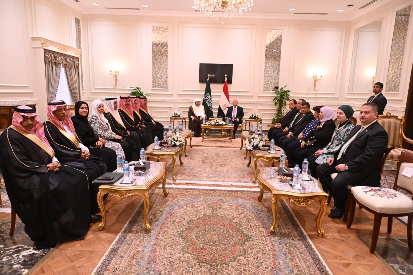 رئيس مجلس النواب يستقبل رئيس مجلس الشورى السعودى والوفد المرافق رئيس مجلس النواب يستقبل رئيس مجلس الشورى السعودى والوفد المرافق