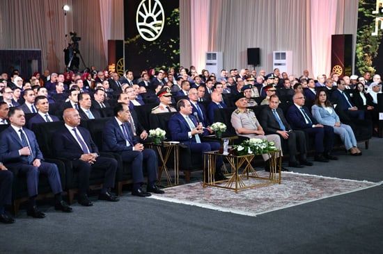 الرئيس السيسي (8) الرئيس السيسي (8)