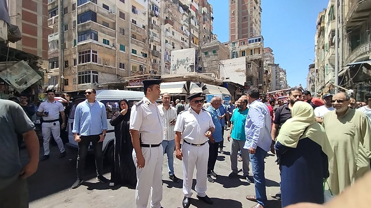 الأجهزة الأمنية والتنفيذية في الإسكندرية إزالة تعديات سوق الميدان الأجهزة الأمنية والتنفيذية في الإسكندرية إزالة تعديات سوق الميدان