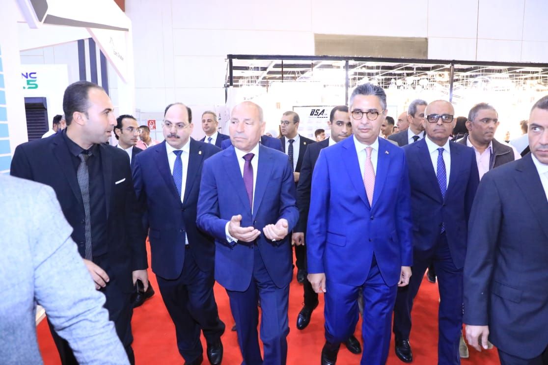 وزير التموين ومحافظ القاهرة يفتتحا معرض السيراميك والبورسلين والأدوات الصحية وزير التموين ومحافظ القاهرة يفتتحا معرض السيراميك والبورسلين والأدوات الصحية