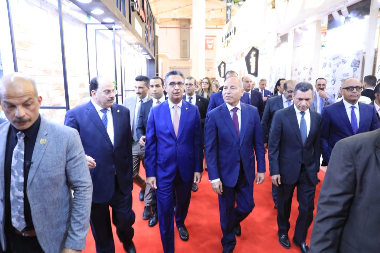 وزير التموين ومحافظ القاهرة يفتتحا معرض السيراميك والبورسلين والأدوات الصحية وزير التموين ومحافظ القاهرة يفتتحا معرض السيراميك والبورسلين والأدوات الصحية