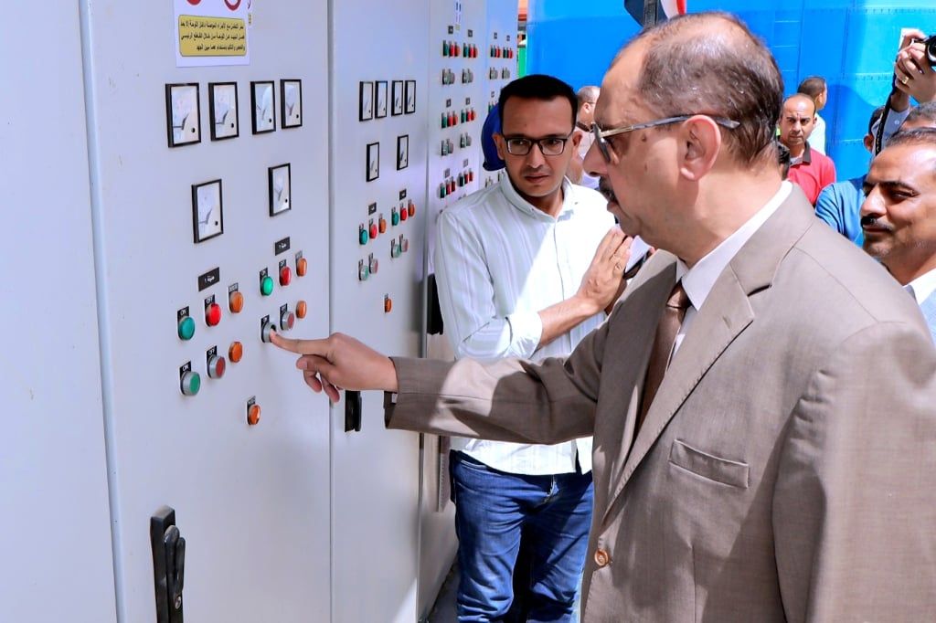 محافظ سوهاج يطلق زر التشغيل محافظ سوهاج يطلق زر التشغيل