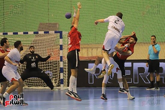 مباراة الأهلى والزمالك فى كأس الكؤوس الأفريقية مباراة الأهلى والزمالك فى كأس الكؤوس الأفريقية