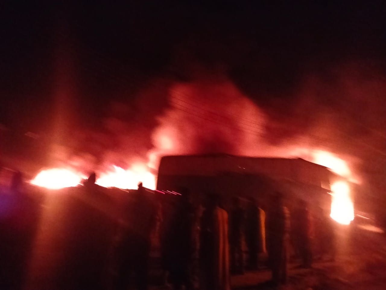 جانب من الحريق بالمينة الصناعية جانب من الحريق بالمينة الصناعية