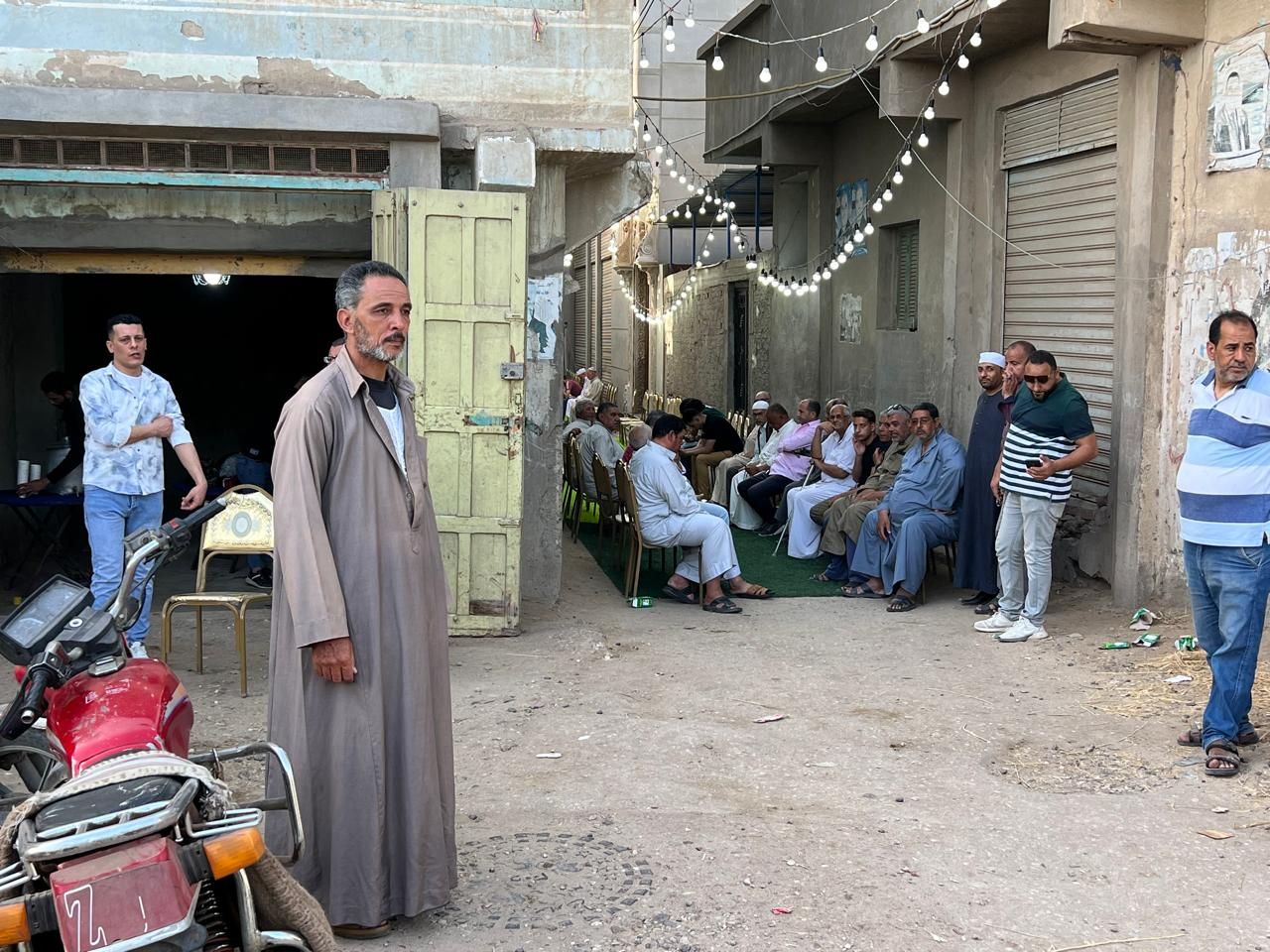 حالة من الحزن علي وجوه الجميع حالة من الحزن علي وجوه الجميع