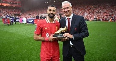 محمد صلاح يتسلم الحذاء الذهبى محمد صلاح يتسلم الحذاء الذهبى