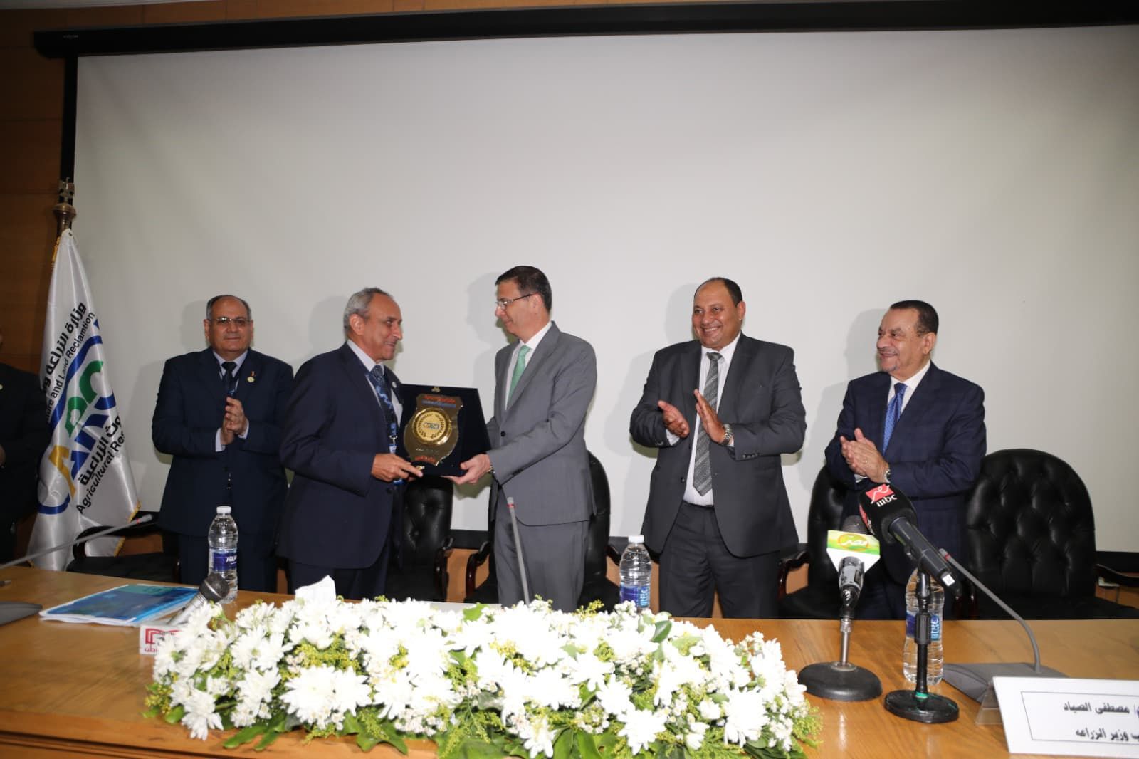 علاء فاروقخلال افتتاح المعرض والمؤتمر الأول لـ مركز البحوث الزراعية علاء فاروقخلال افتتاح المعرض والمؤتمر الأول لـ مركز البحوث الزراعية