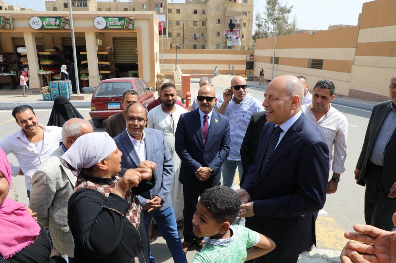 محافظ القاهرة يتفقد أعمال تسكين سوق عمار بن ياسر بالمقطم محافظ القاهرة يتفقد أعمال تسكين سوق عمار بن ياسر بالمقطم
