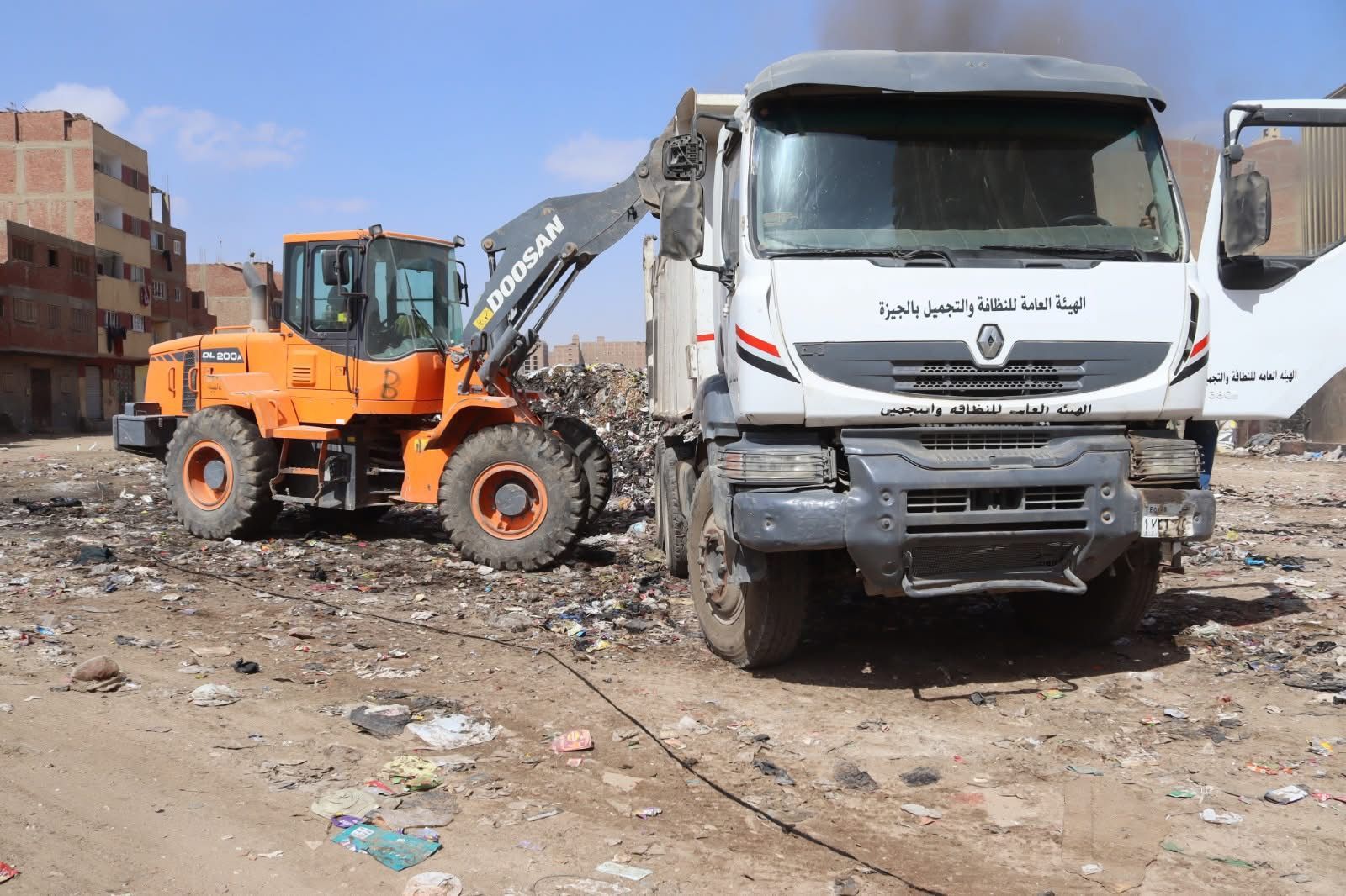 محافظة الجيزة تشن حملة نظافة في منطقة الطالبية (2) محافظة الجيزة تشن حملة نظافة في منطقة الطالبية (2)